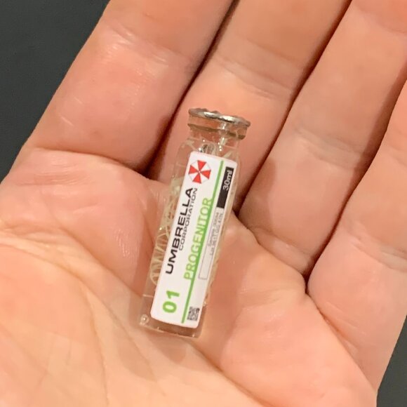 Resident Evil 5 - PROGENITOR VIRUS Vial - 1.25inches - Picture 4 of 8